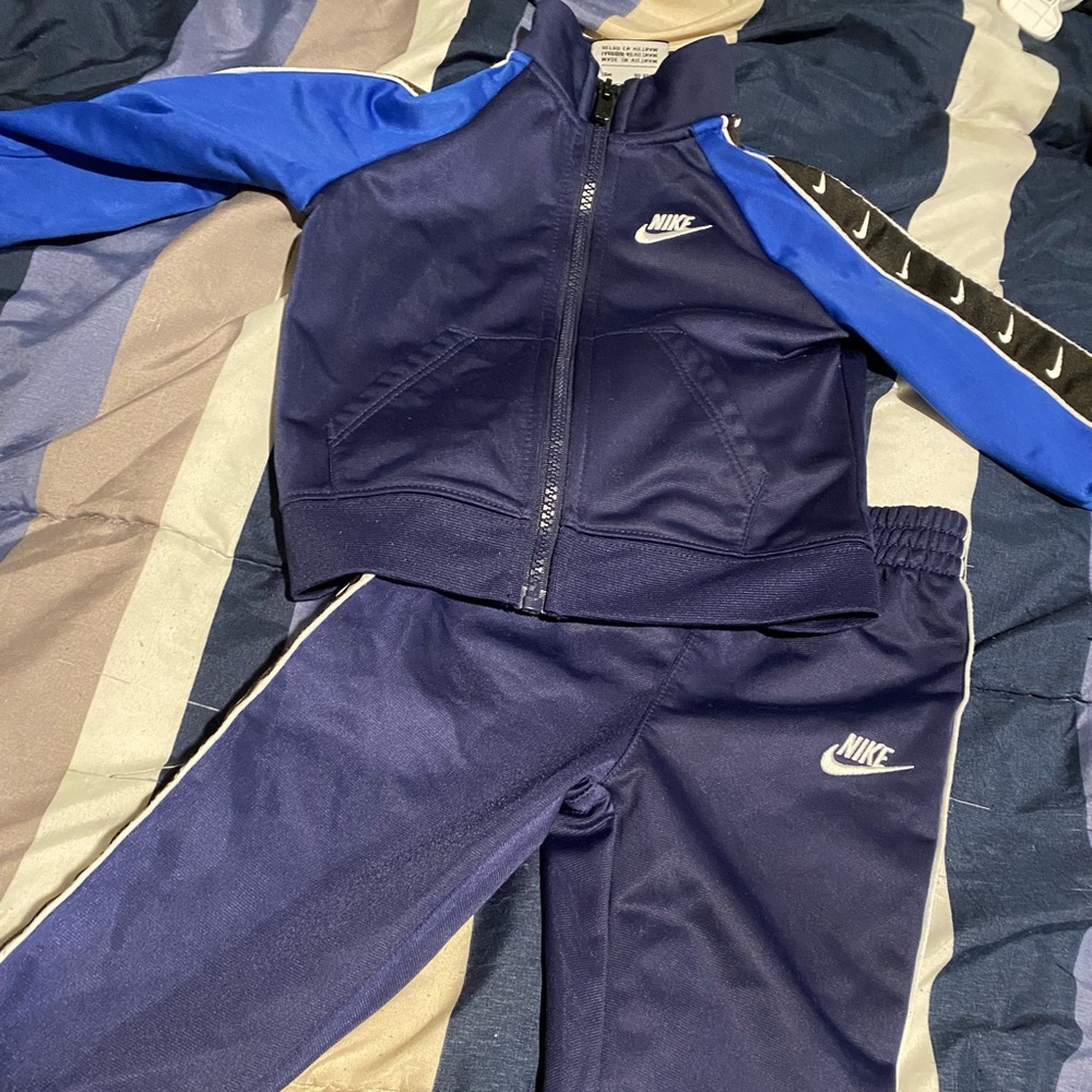 Nike Kids sweatsuit